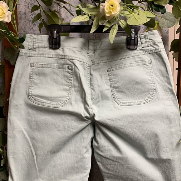 Gloria Vanderbilt Scalloped Embroidered Capri Pants Size 16 Seafoam Green Jeans - Picture 4 of 6